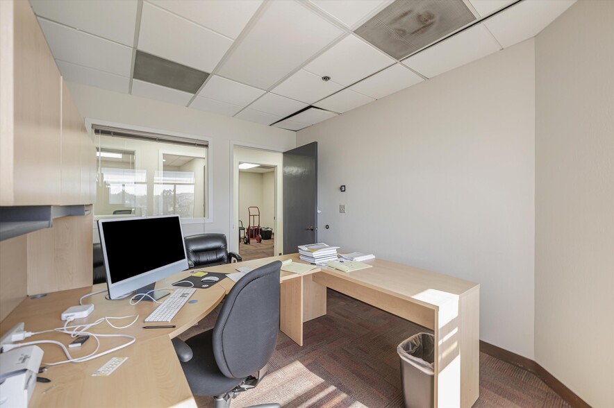 More Photos Of 370-390 Bridge Pky, Redwood City Medical For Lease