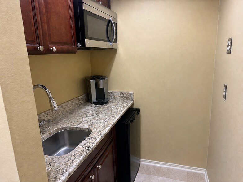 More Photos Of 2000 - 2310 Sawgrass Village Dr, Ponte Vedra Beach Office For Sale