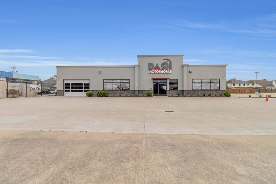 More Photos Of 11930 Bammel North Houston Rd, Houston Warehouse For Lease