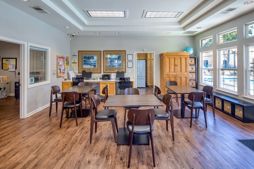 More Photos Of 2900 Channel Ct, Sacramento Apartments For Sale