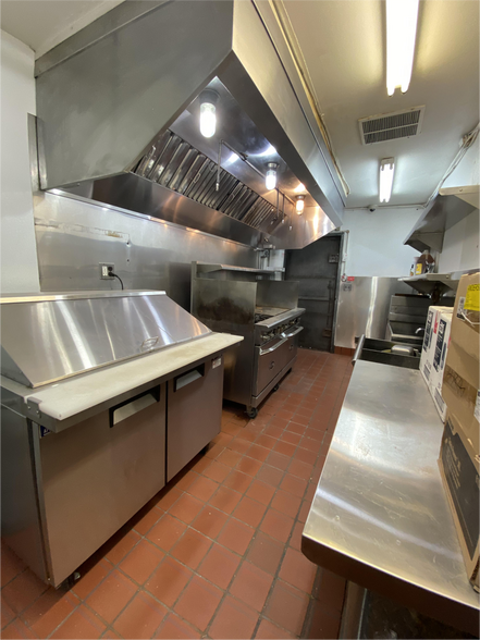 More Photos Of 300 W 30th St, Baltimore Restaurant For Sale
