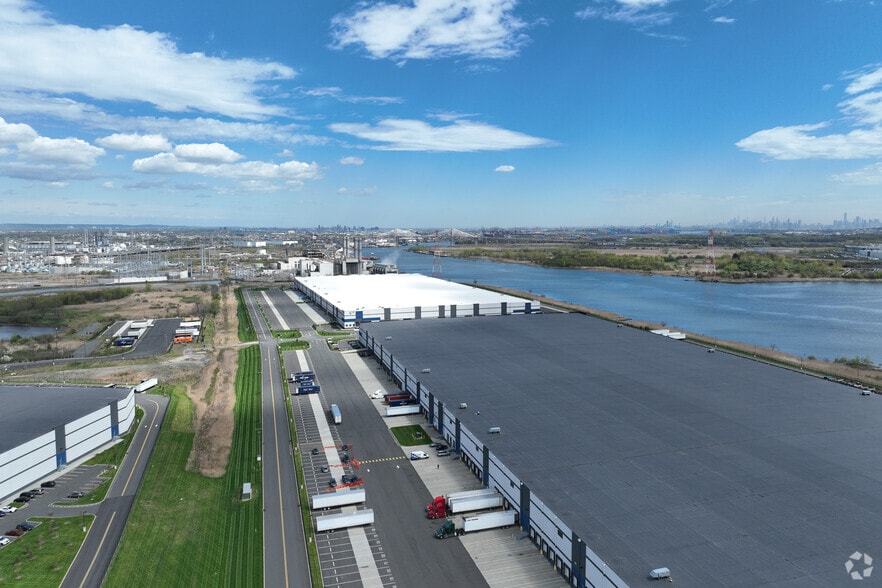 More Photos Of 700 Linden Logistics Way, Linden Distribution For Lease