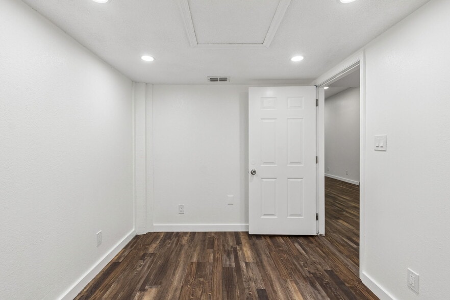 More Photos Of 6536 Lincoln Way N, Saint Petersburg Office For Lease