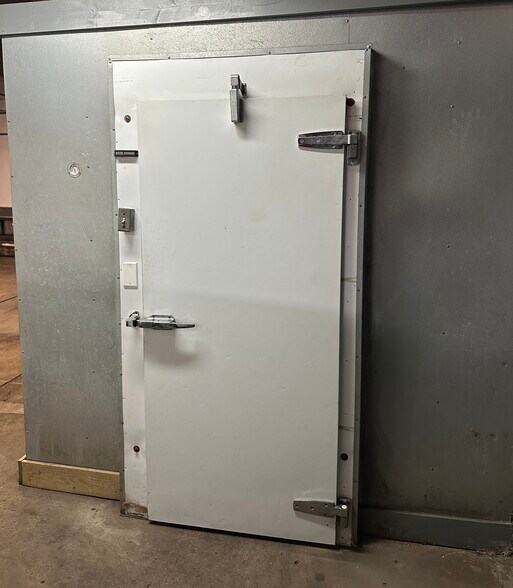 More Photos Of 126 W 7 Mile Rd, Detroit Storefront For Sale