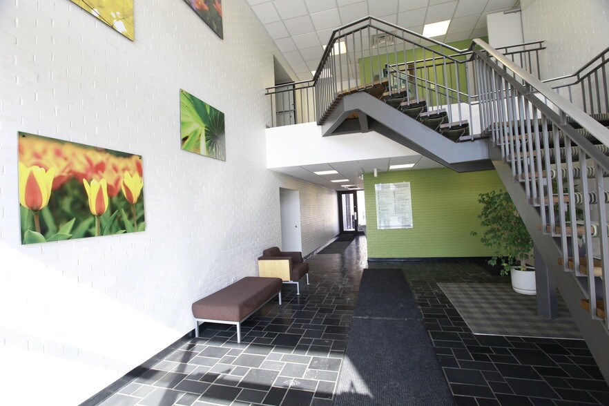 More Photos Of 1550 Old Henderson Rd, Columbus Office For Lease