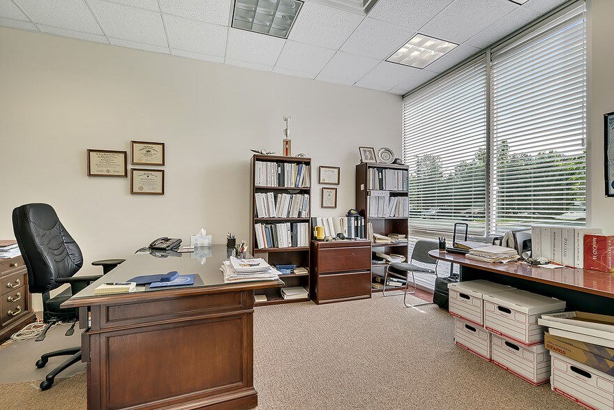 More Photos Of 4229 Lafayette Center Dr, Chantilly Business Park For Lease