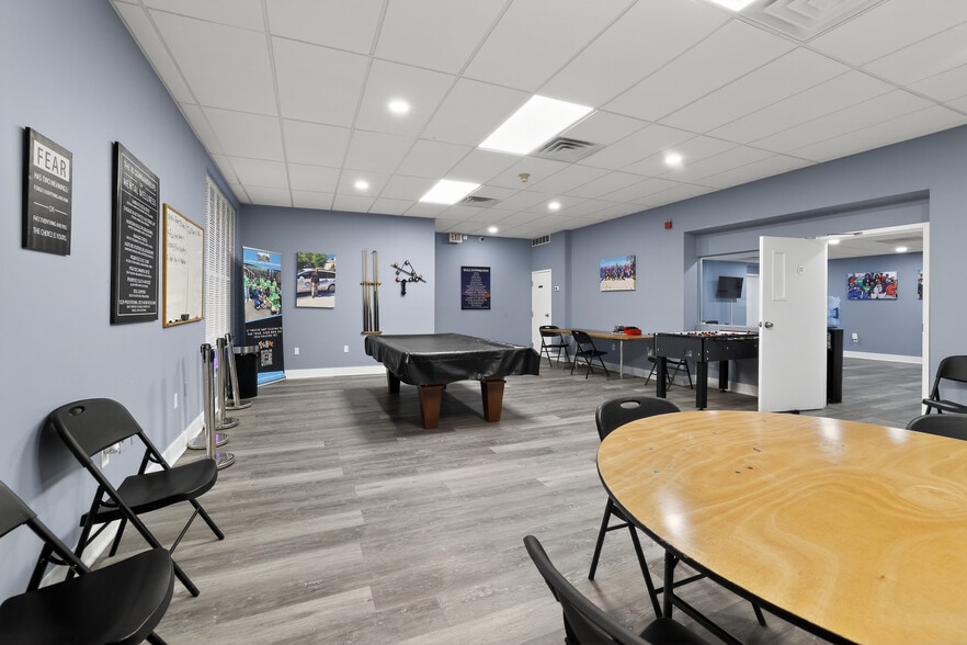 More Photos Of 1501 N Walnut St, Wilmington Office For Sale