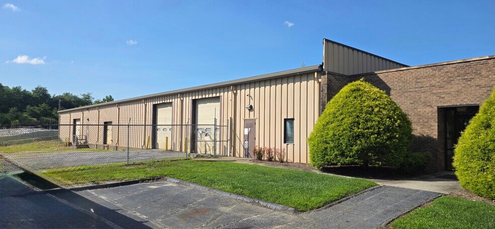 Primary Photo Of 5130 Hendersonville Rd, Fletcher Warehouse For Lease