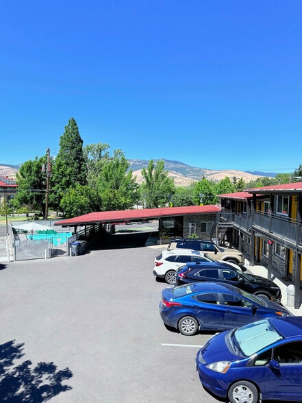 More Photos Of 1450 Ashland St, Ashland Hotel For Sale