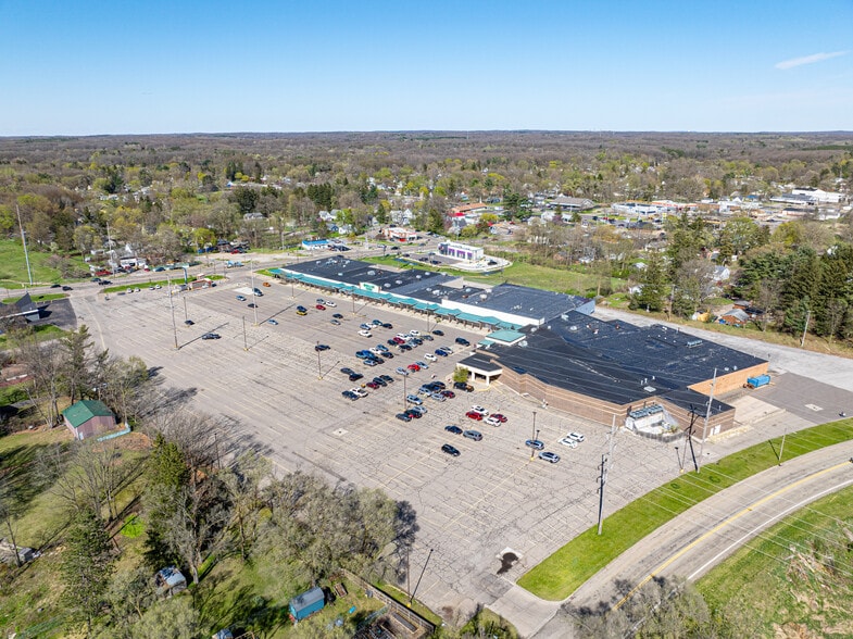 More Photos Of 1525 W Michigan Ave, Battle Creek Storefront For Sale