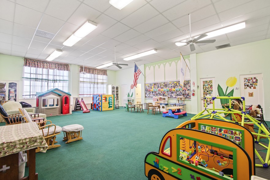 More Photos Of 464 E Walnut St, Pasadena Specialty For Lease