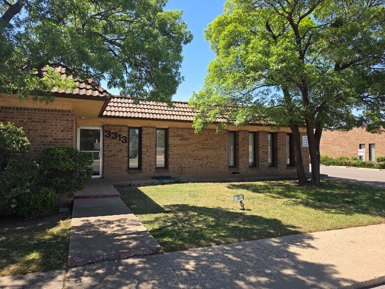 More Photos Of 3311-3313 81st St, Lubbock Medical For Lease