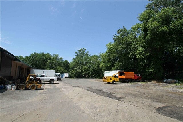 More Photos Of 270 Oak Tree Rd, Tappan Warehouse For Lease