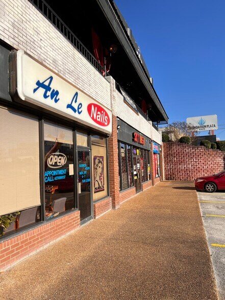 More Photos Of 7010 Lee Hwy, Chattanooga Storefront Retail Office For Sale