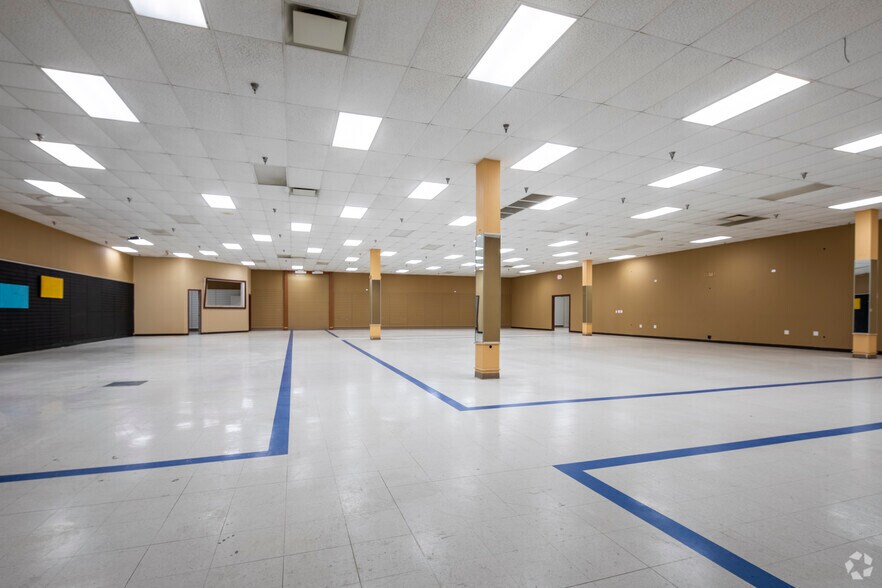 More Photos Of 3705-3789 Eastern Blvd, Montgomery Unknown For Lease