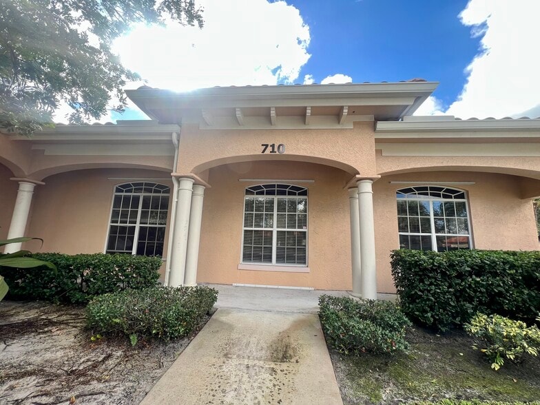 More Photos Of 710 SE Ocean Blvd, Stuart Office For Lease