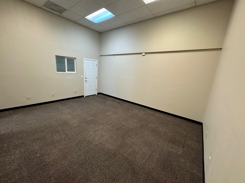 More Photos Of 6455 Lakeview Blvd, Lake Oswego Flex For Sale