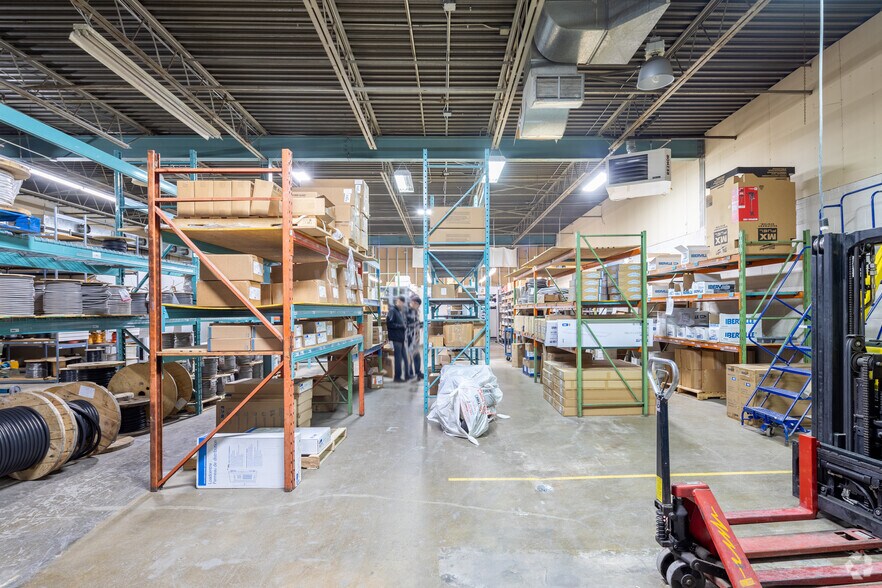 More Photos Of 75 City View Dr, Toronto Service For Lease