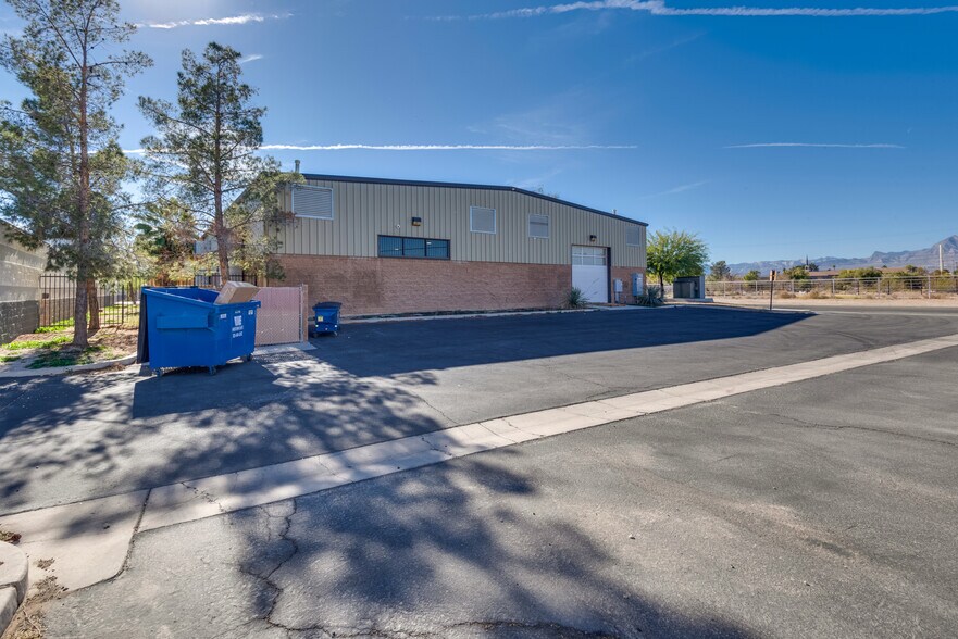 More Photos Of 3250 N Bronco St, Las Vegas General Retail For Sale
