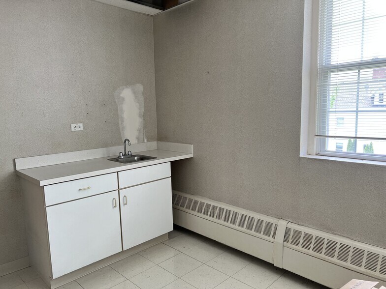 More Photos Of 2 Stowe Rd, Peekskill Medical For Sale