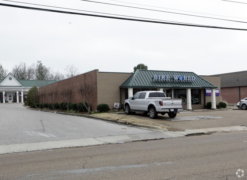 More Photos Of 763-765 W Poplar Ave, Collierville Freestanding For Sale