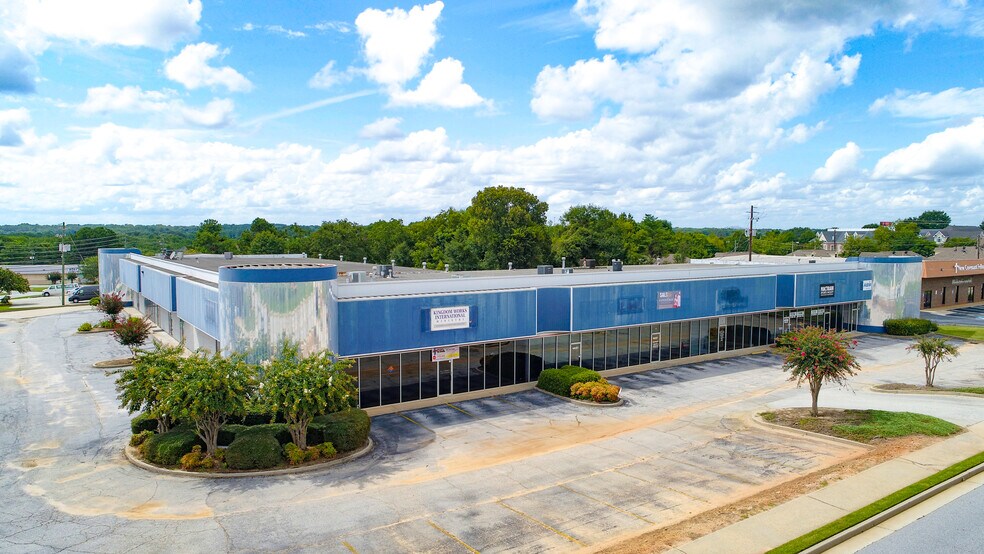 More Photos Of 1303 Parker Rd SE, Conyers Showroom For Lease
