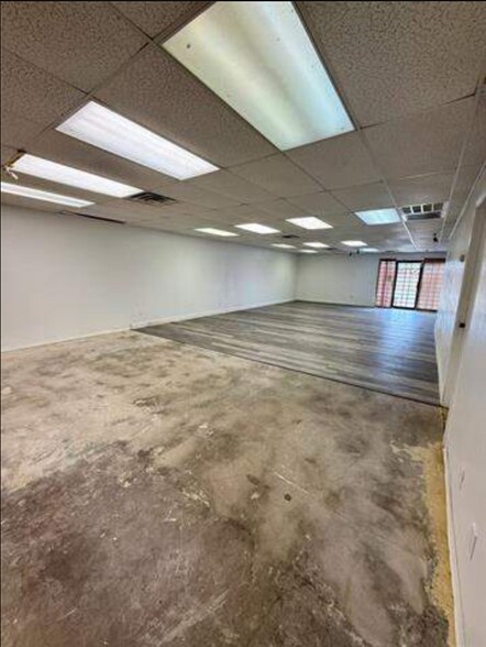 More Photos Of 101 E 3rd St, Burkburnett Office For Sale