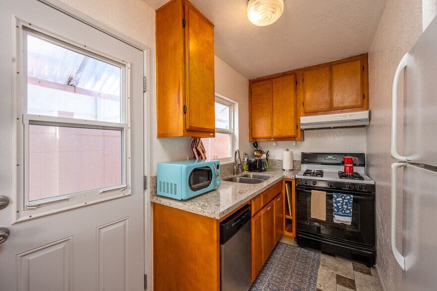 More Photos Of 830-832 Pismo Ct, San Diego Apartments For Sale