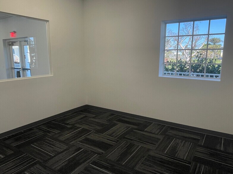 More Photos Of 6061 Estero Blvd, Fort Myers Bank For Sale