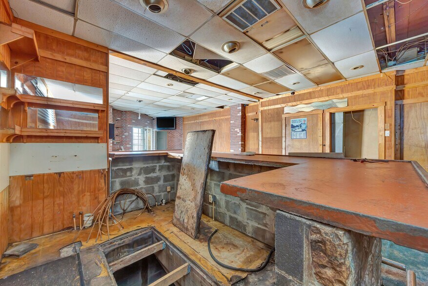 More Photos Of 100 S Brookville Pike, West College Corner Freestanding For Sale