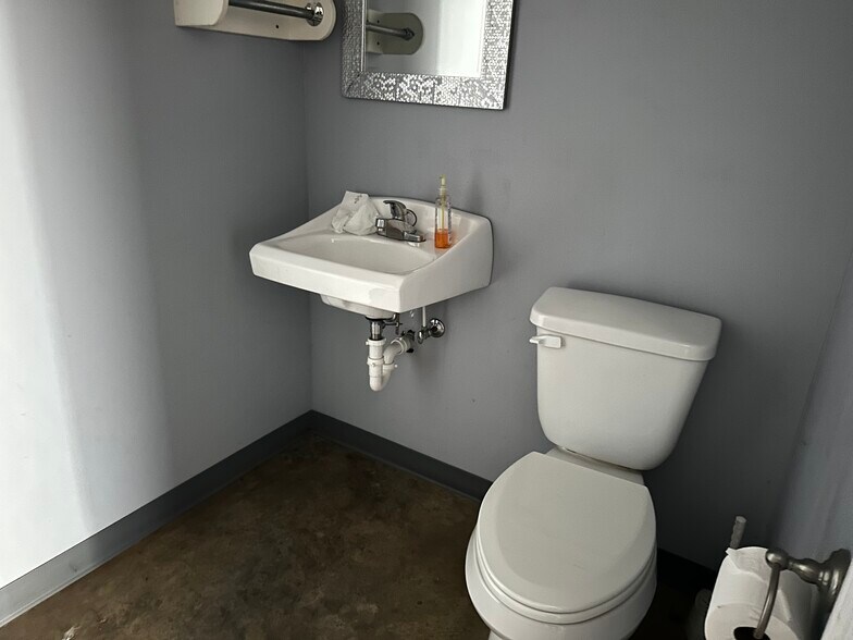 More Photos Of 1796 Simpson Highway 49, Magee Flex For Sale