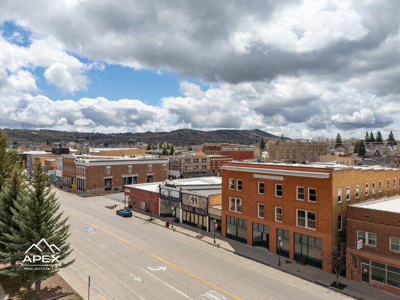 More Photos Of 1011 Front St, Evanston Restaurant For Lease