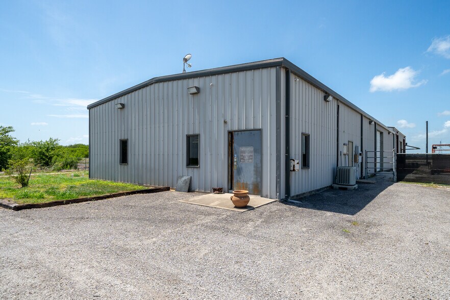 Primary Photo Of 8808 County Road 1458, Taft Flex For Sale