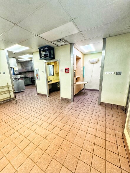 More Photos Of 3957-3985 Cottage Hill Rd, Mobile Unknown For Lease