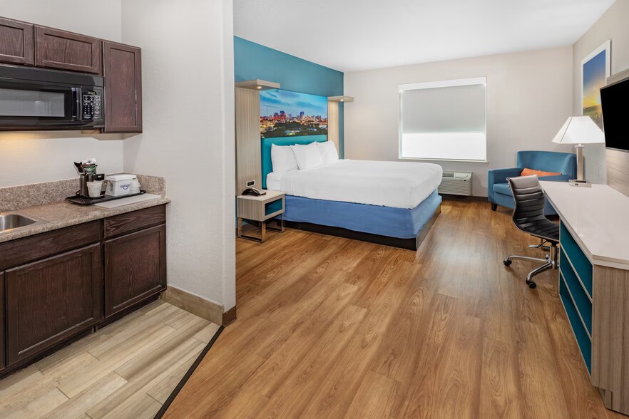 More Photos Of 4038 Frontage Road I-10 E, San Antonio Hotel For Sale