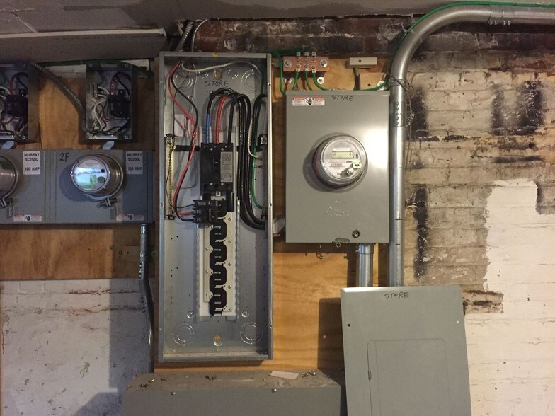 More Photos Of 646 Manhattan Ave, Brooklyn Storefront Retail Residential For Lease