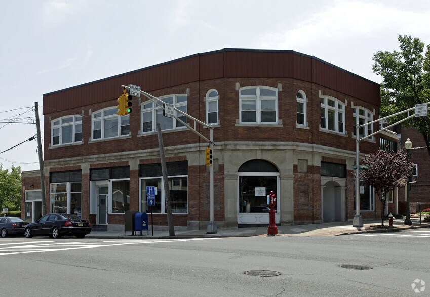 Primary Photo Of 4 Franklin Ave, Ridgewood Storefront Retail Office For Lease