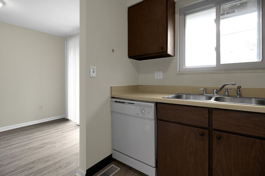 More Photos Of 1898 Baldwin Rd, Reynoldsburg Apartments For Sale