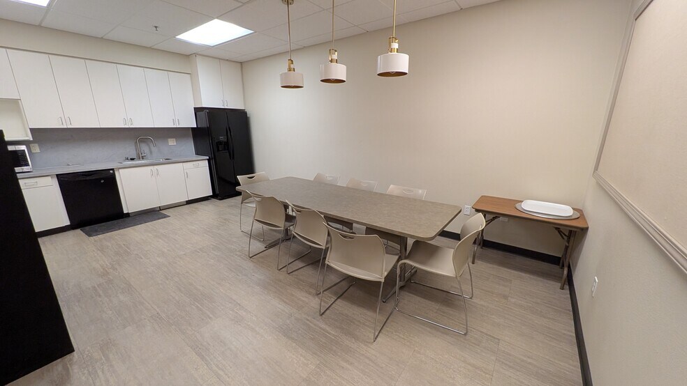 More Photos Of 5304 Roseville Rd, North Highlands Warehouse For Lease