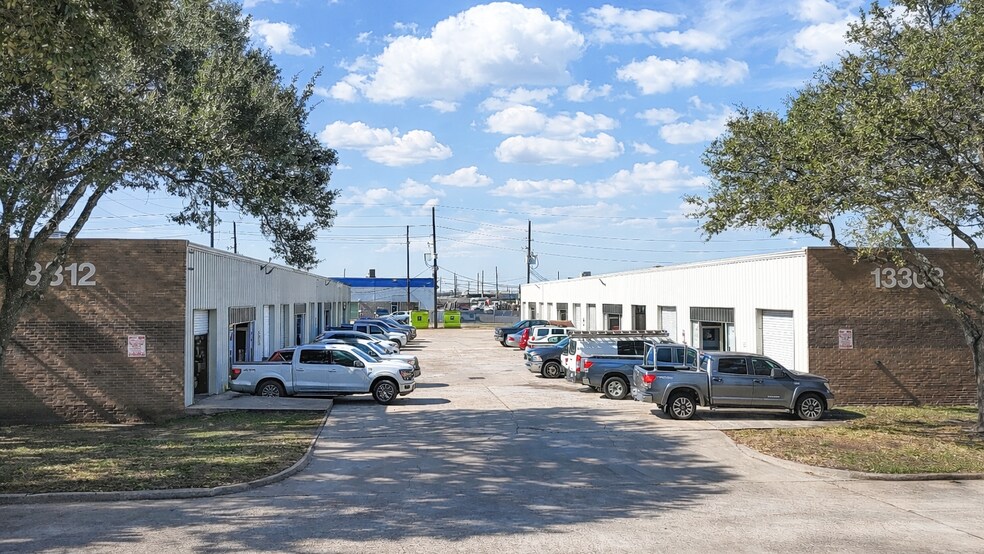 More Photos Of 13308 Redfish Ln, Stafford Warehouse For Lease