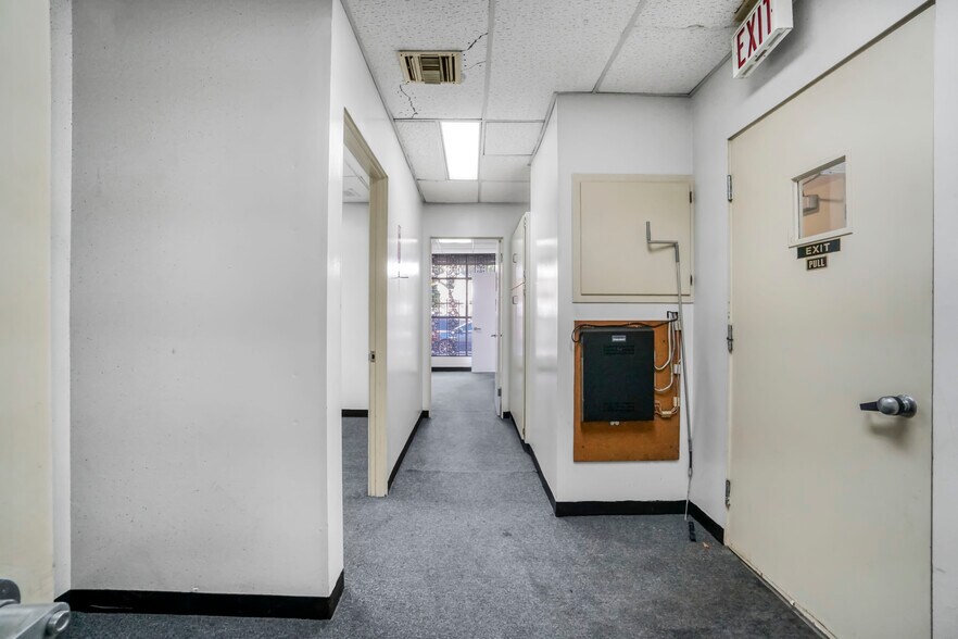 More Photos Of 214 S Locust St, Inglewood Medical For Lease