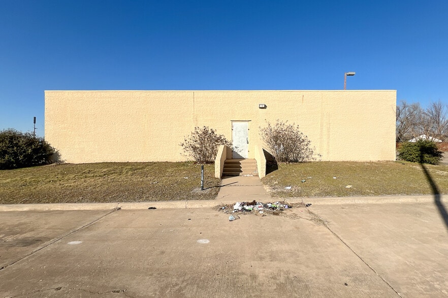 More Photos Of 3200 E Memorial Rd, Edmond Medical For Sale