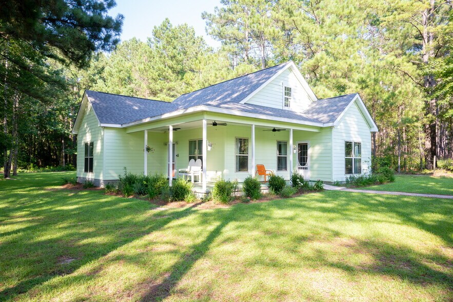 More Photos Of 110 Bethel Village Rd, Eastman Hotel For Sale