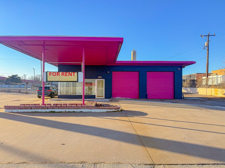 More Photos Of 12007 N I-35 Service Rd, Oklahoma City Service Station For Lease