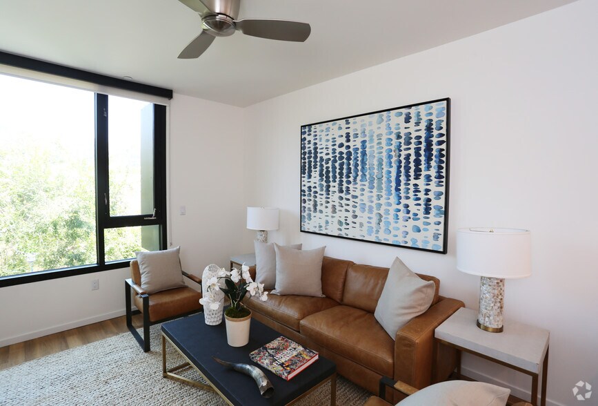 More Photos Of 8350-8358 Santa Monica Blvd, West Hollywood Apartments For Lease