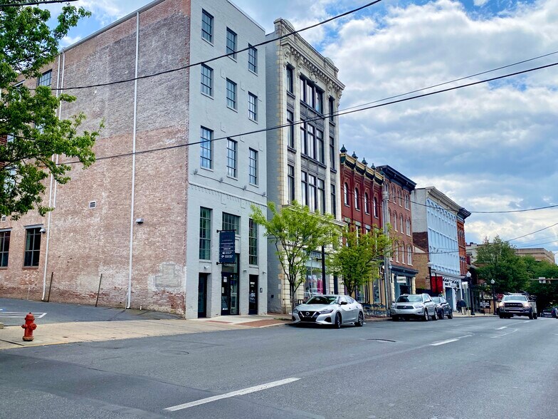 More Photos Of 325 N Queen St, Lancaster Apartments For Lease