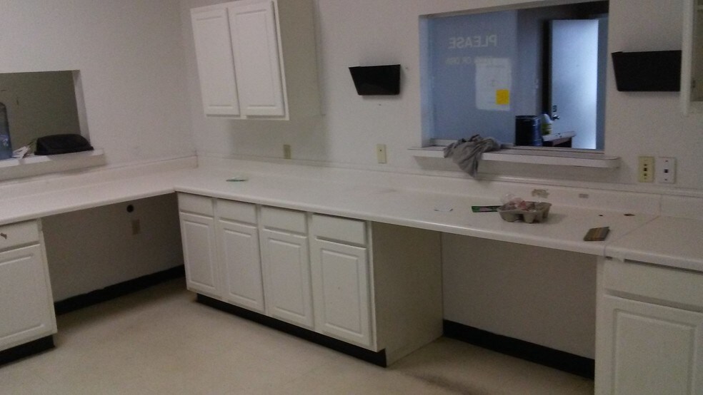 More Photos Of 455 W Parker Rd, Houston General Retail For Lease