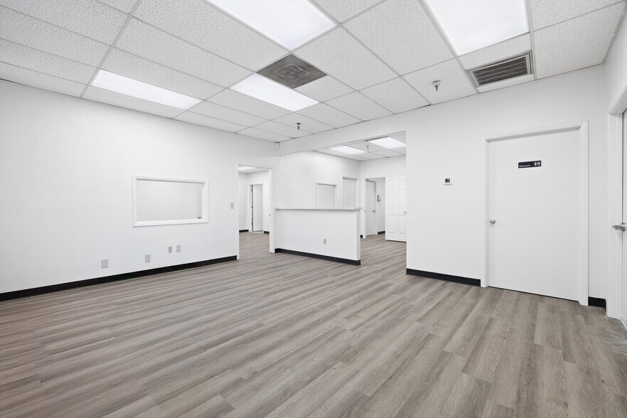 More Photos Of 2003-2021 Viscount Row, Orlando Warehouse For Lease