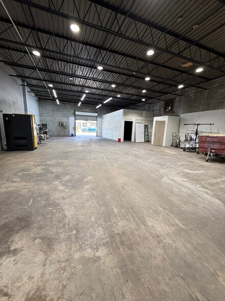 More Photos Of 936 Edith Ave, Lakeland Industrial For Sale