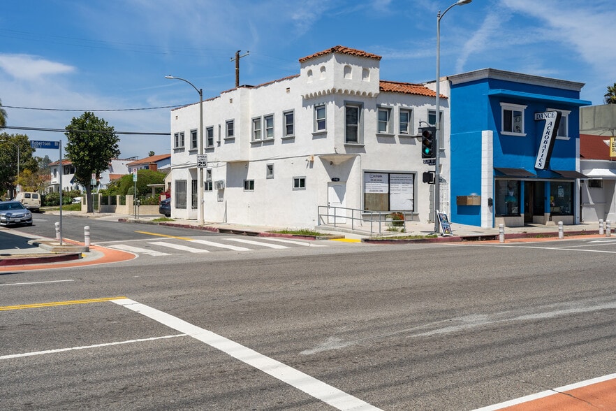 More Photos Of 2741-2743 S Robertson Blvd, Los Angeles Storefront Retail Office For Lease